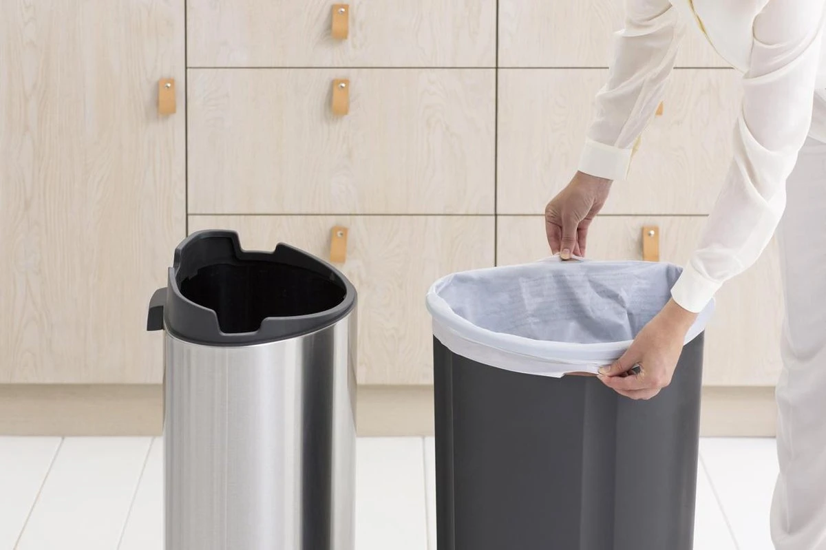 Brabantia Touch Bin Prullenbak - 40 L - Matt Steel Fingerprint Proof - Afbeelding 4
